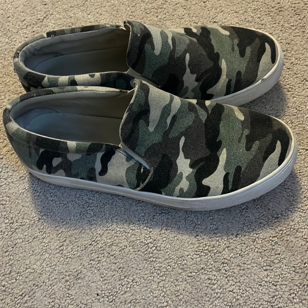 Steve Madden camo slip ons